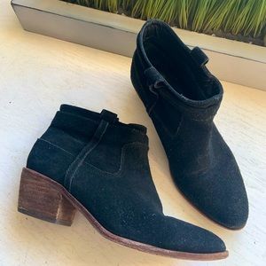 Joie suede scrunch western style booties